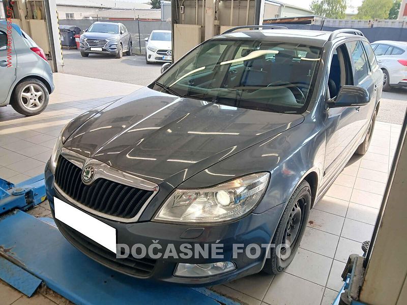 Škoda Octavia (2010) 1.4 TSI, servis.kniha, AC - fotka 1 z 3