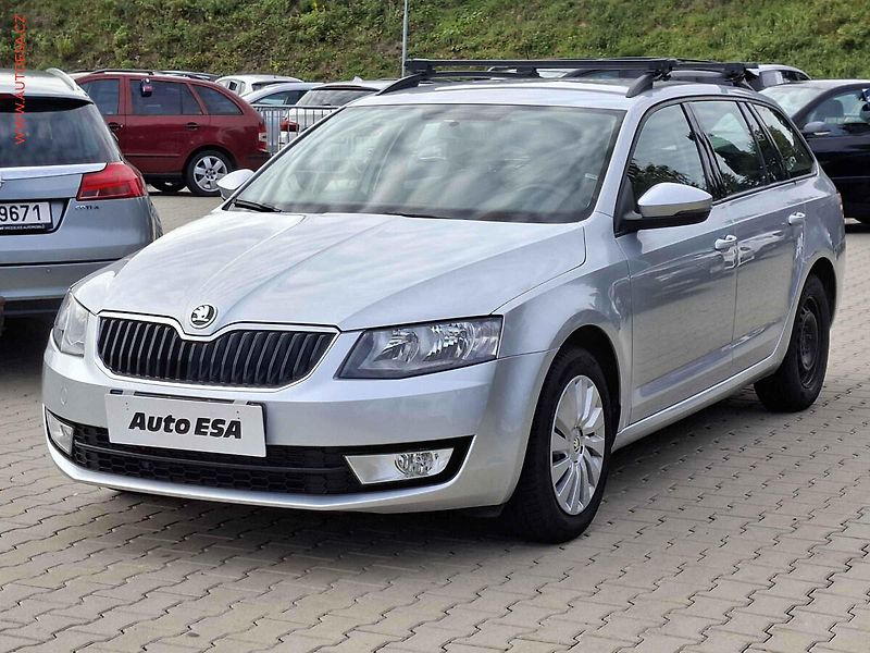 Škoda Octavia (2014) 1.6 TDi, ČR, Ambition, TZ - fotka 3 z 16