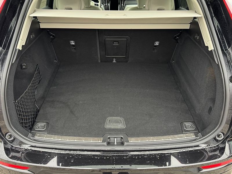 Volvo XC60 B4 AWD PLUS, ACC - fotka 13 z 23