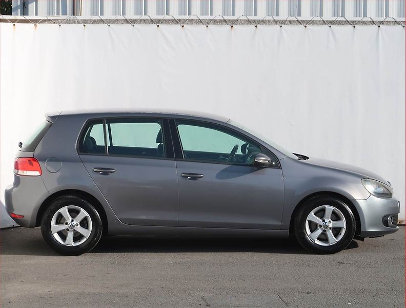Volkswagen Golf (2012) Comfortline 1.6 TDI, Tempomat - fotka 6 z 17