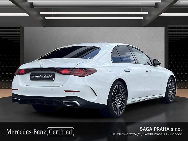 Mercedes-Benz Třídy E Třída E 220 d 4MATIC AMG Line - fotka 4 z 18