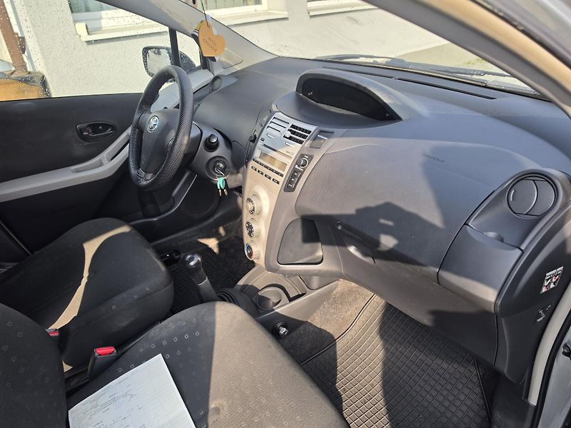 Toyota Yaris 1.0 VVTi klimatizace  - fotka 18 z 20