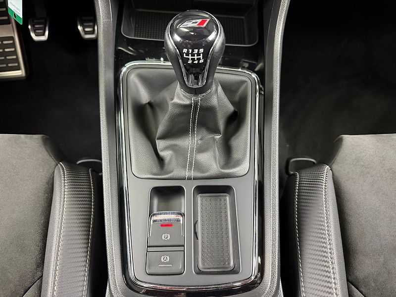 Seat Leon Cupra 300 2.0 TSI, 221 kW / 30 - fotka 20 z 25