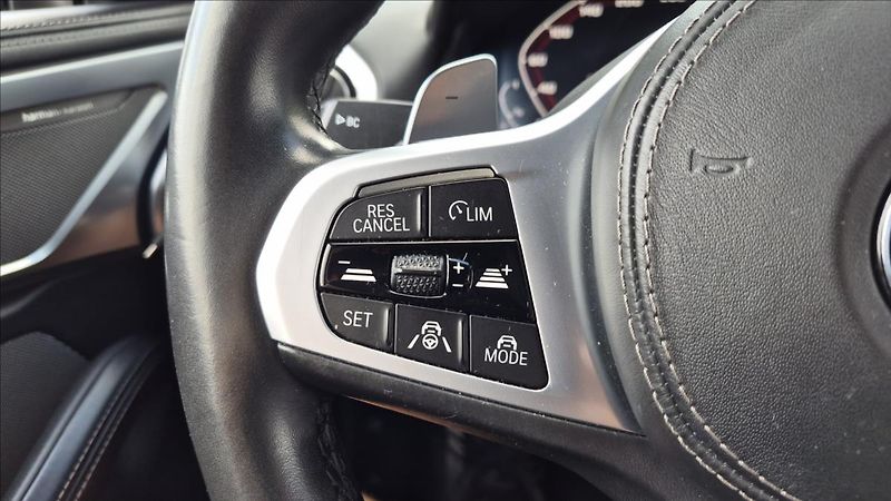 BMW Řada 8 4,4 V8 390 Kw M850i xDrive DPH - fotka 17 z 28