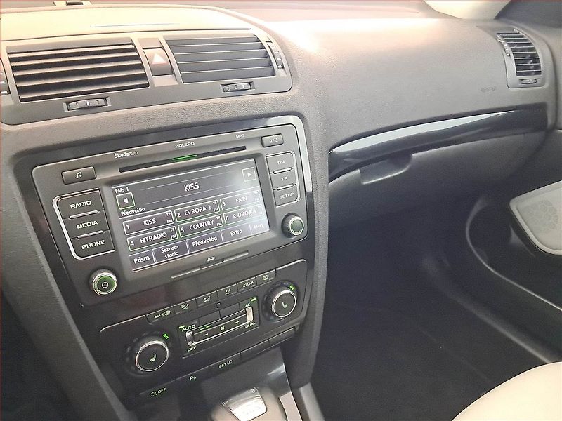 Škoda Octavia (2011) Laurin&Klement 1.8 TSI - fotka 12 z 30