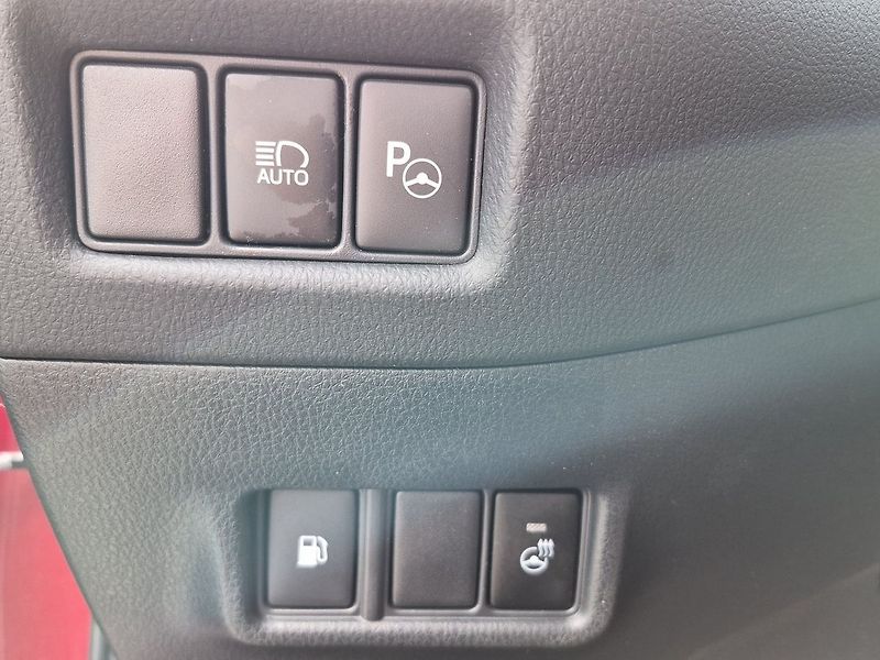 Toyota C-HR Hybrid 1.8 E-CVT Selection - fotka 21 z 26