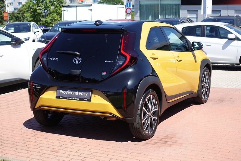 Toyota Aygo 1,5 HEV GR SPORT - fotka 4 z 33