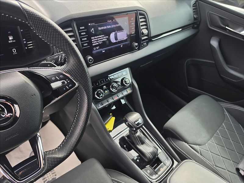 Škoda Karoq 1,5 TSi 110KW DSG Sportline TZ - fotka 12 z 46