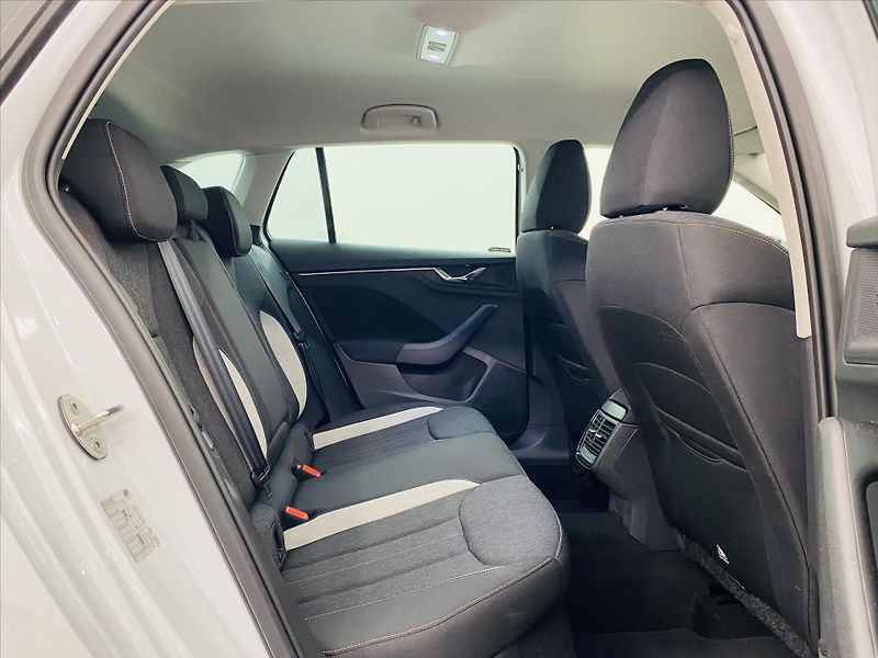Škoda Scala 1,0 TSI 85kW Top Selection - fotka 7 z 25