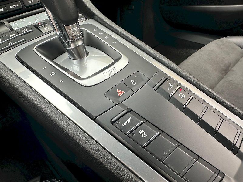 Porsche Cayman (2022) 718 220kW - fotka 19 z 22