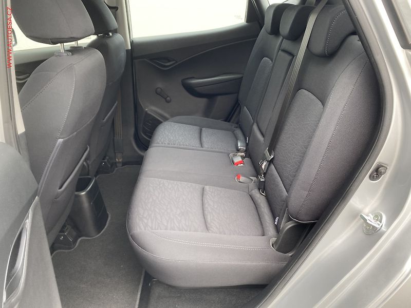 Hyundai ix20 (2013) 1.6 CRDi, AC, park. čidla - fotka 10 z 16
