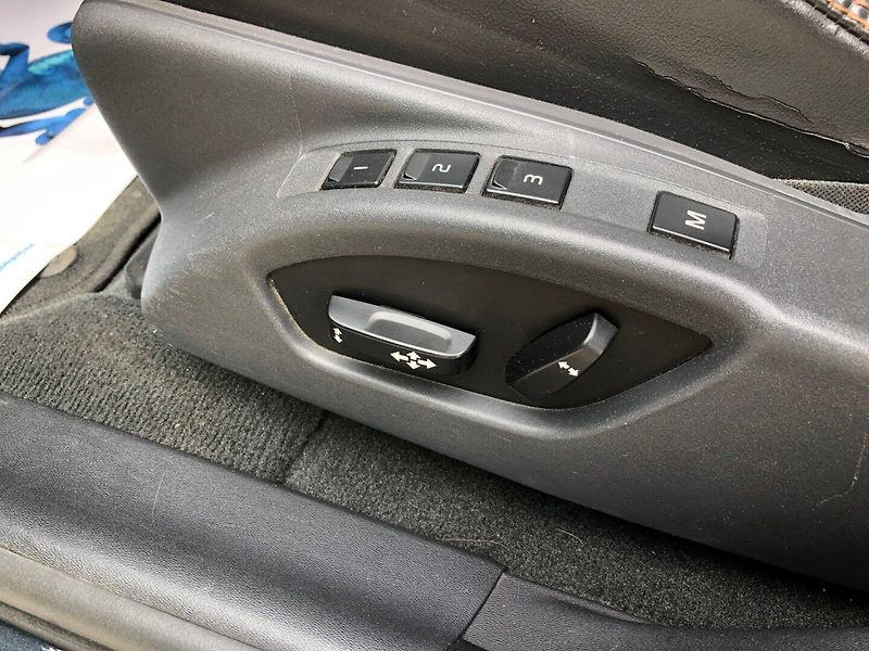 Volvo XC60 (2010) 2.4 D5 AWD - fotka 22 z 33