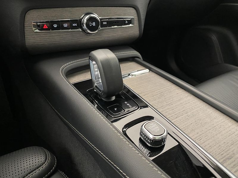 Volvo XC90 B5 AWD INSCRIPTION AUT CZ 7m - fotka 27 z 55