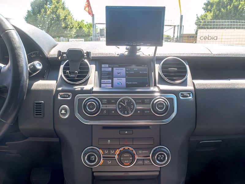 Land Rover Discovery (2013) 3.0D 155KW 7sed – NAVIJÁK - fotka 23 z 57