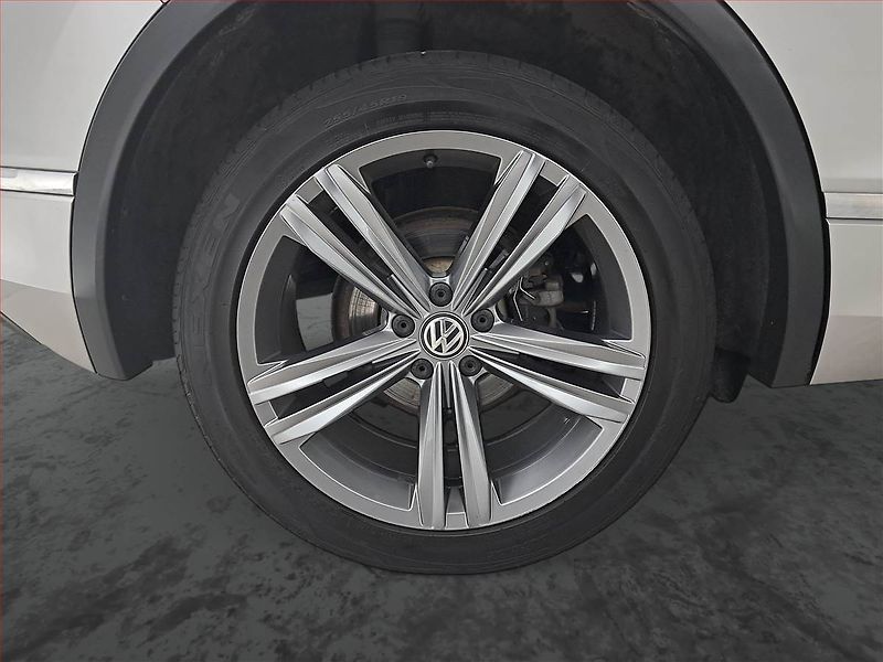 Volkswagen Tiguan (2017) R-Line 2.0 TDI, 4X4, Automat - fotka 15 z 18