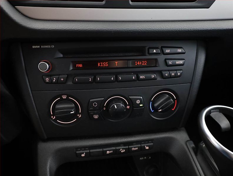 BMW X1 (2011) xDrive20d, 4X4, Xenony - fotka 9 z 16