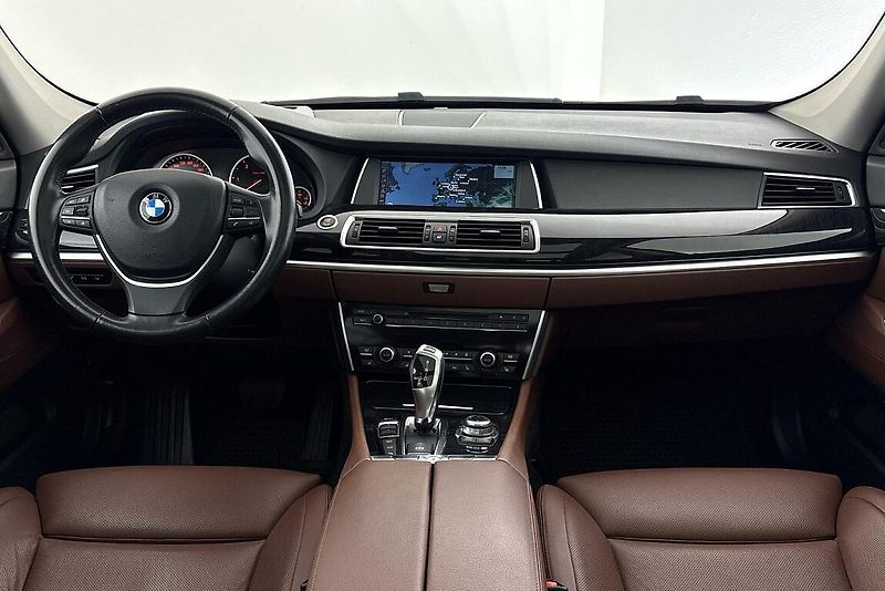 BMW Řada 5 535xdGT - fotka 8 z 23