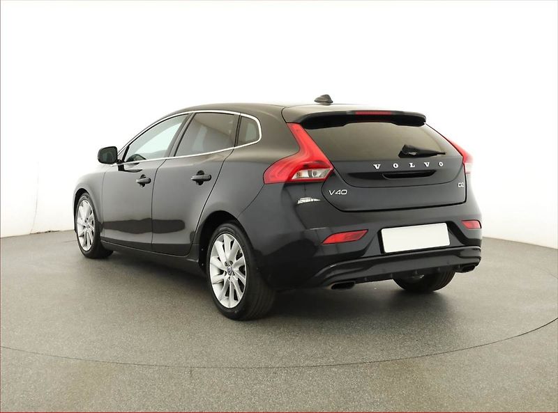 Volvo V40 (2014) 1.6 D2, Serv.kniha, Navi - fotka 4 z 18