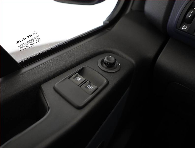Opel Vivaro (2019) 1.6 BiCDTI, Bus, 9Míst, ČR - fotka 12 z 15