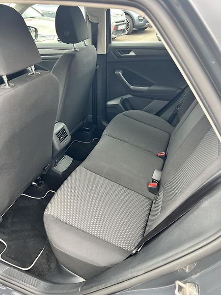 Volkswagen T-Roc 1.0 - fotka 22 z 22
