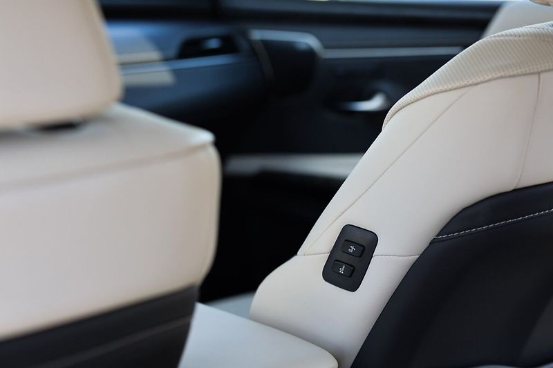 Lexus ES 300h 300H 2,5 HEV LUXURY - fotka 15 z 40
