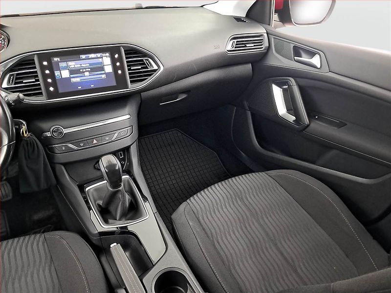 Peugeot 308 (2016) 1.2 e-THP, Serv.kniha, Navi - fotka 8 z 19
