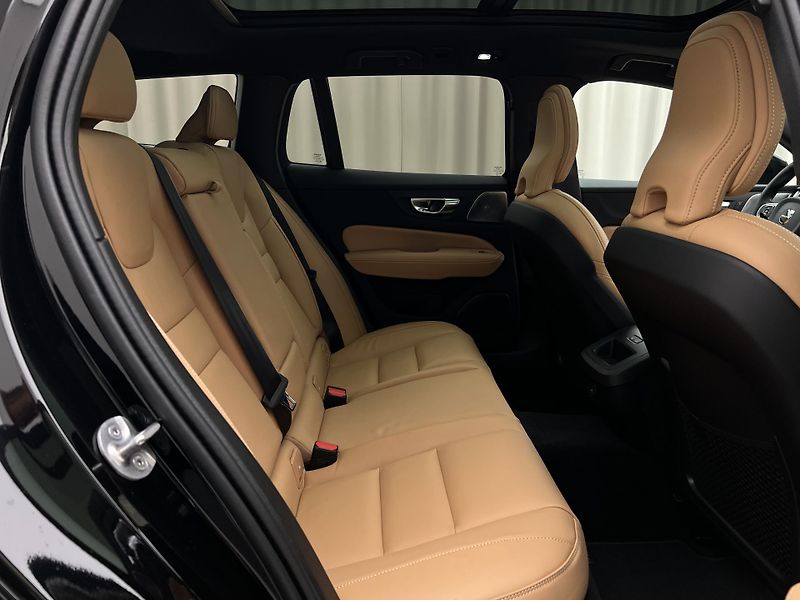 Volvo V60 (2026) B4 PLUS DARK AUT - fotka 27 z 47