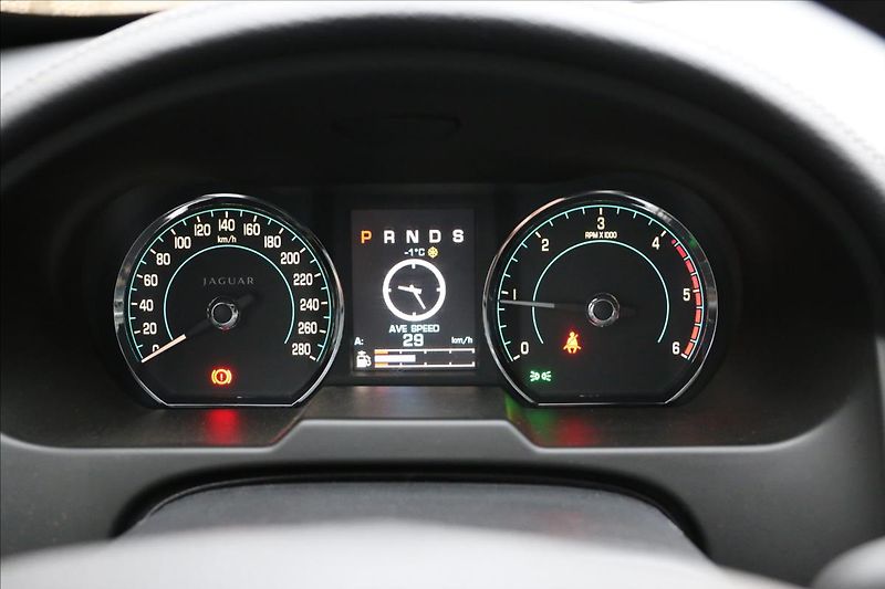 Jaguar XF 3,0 ČR, Automat, Navigace - fotka 23 z 46