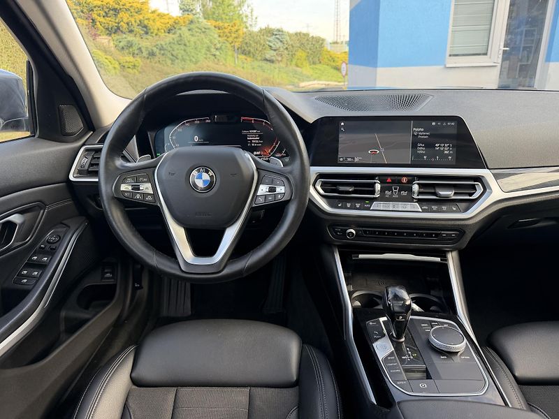 BMW Řada 3 Kombi 330i 190kW závěs  - fotka 9 z 19