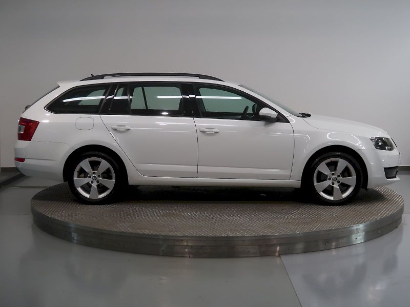 Škoda Octavia (2014) ELEGANCE 1.4TSI 103KW - fotka 8 z 33