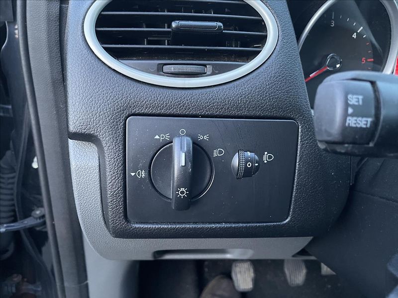Ford Focus 1,6TDCi*80kW*+nové let. pneu*S - fotka 16 z 37