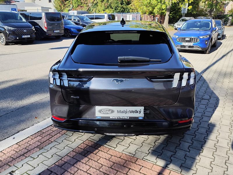 Ford Mustang Mach-E (2022) Mustang Mach E AWD - fotka 8 z 38