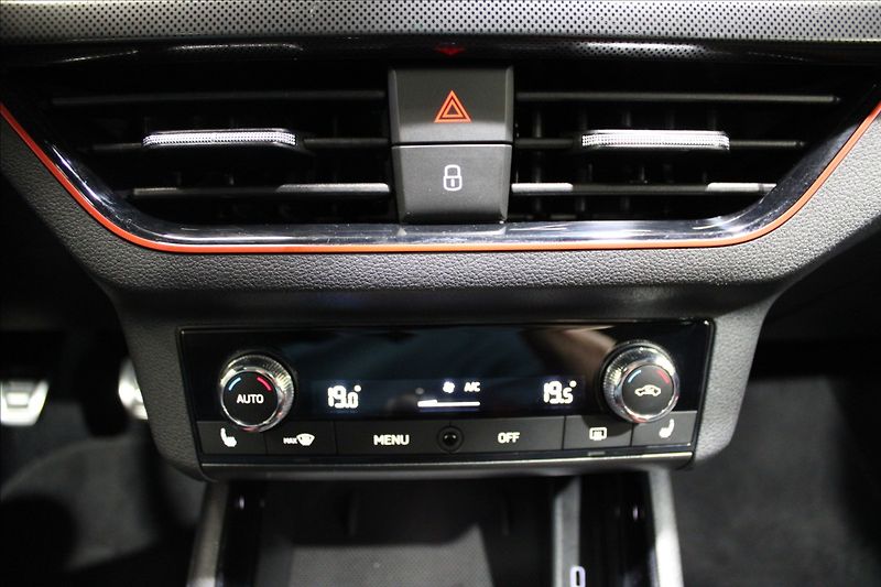 Škoda Kamiq 1,5 TSI 110kW Monte Carlo - fotka 26 z 34