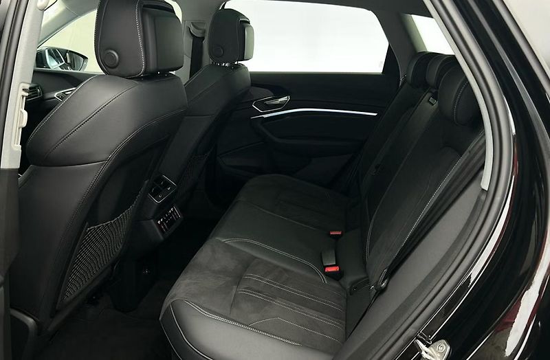Audi Q8 e-tron 50 Q 360kam Pano Matrix BLIS - fotka 11 z 23