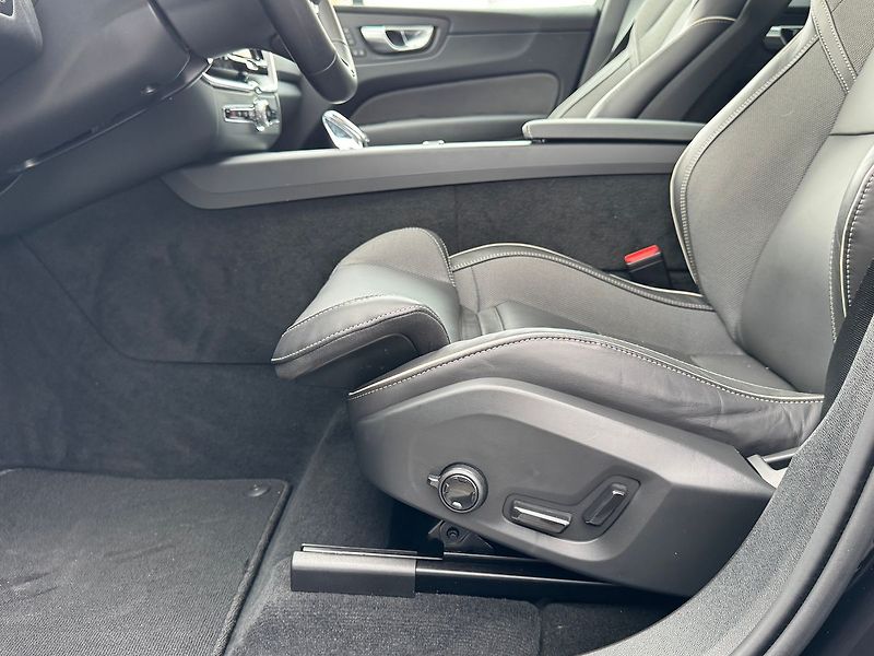 Volvo XC60 T8 ULTRA BLACK EDITON ,335 kW - fotka 10 z 23