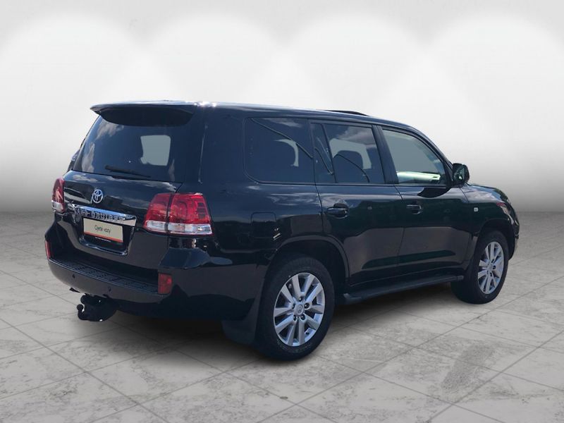 Toyota Land Cruiser 200 D-4D A/T 7 míst - fotka 2 z 30