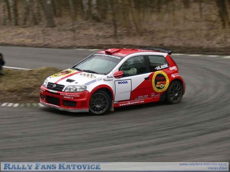 Jiří Hladík se svým zbrusu novým vozem Renault Clio Rally5 Phase II.