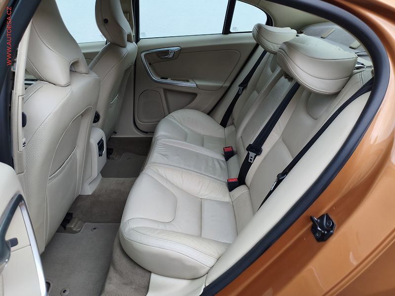 Volvo S60 (2010) 2.0 T, ČR, Summum, AT, kůže - fotka 10 z 18