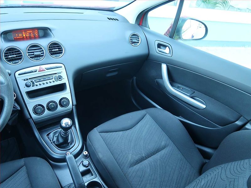 Peugeot 308 (2010) 1.6 HDi, po STK, Tažné - fotka 8 z 16