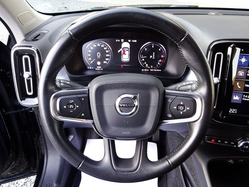 Volvo XC40 D3 A/T Virtual CarPlay Kamera - fotka 15 z 36
