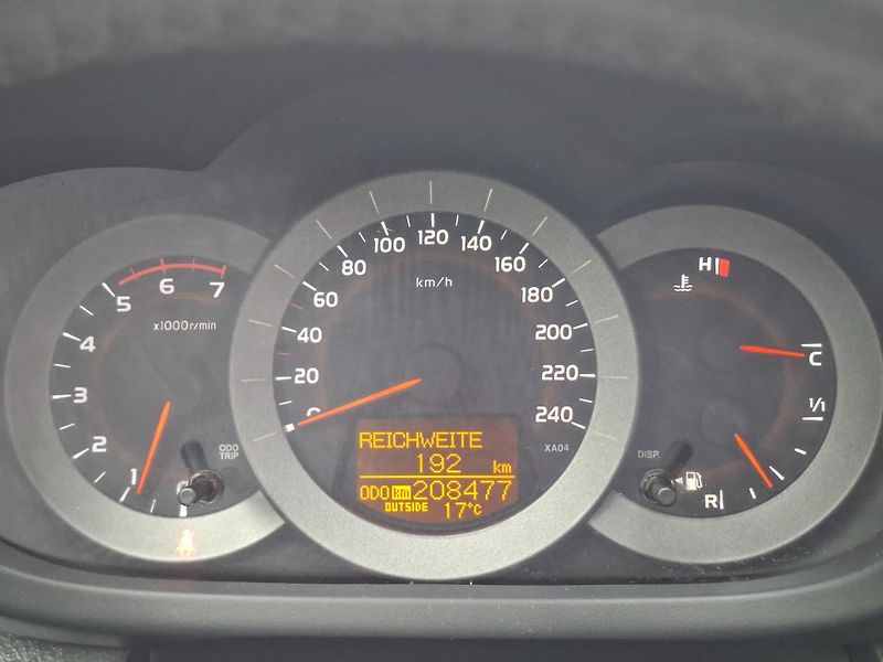 Toyota RAV4 (2007) 2.2 D-CAT 130kW 4X4 -TAŽ.ZAŘ. - fotka 17 z 35