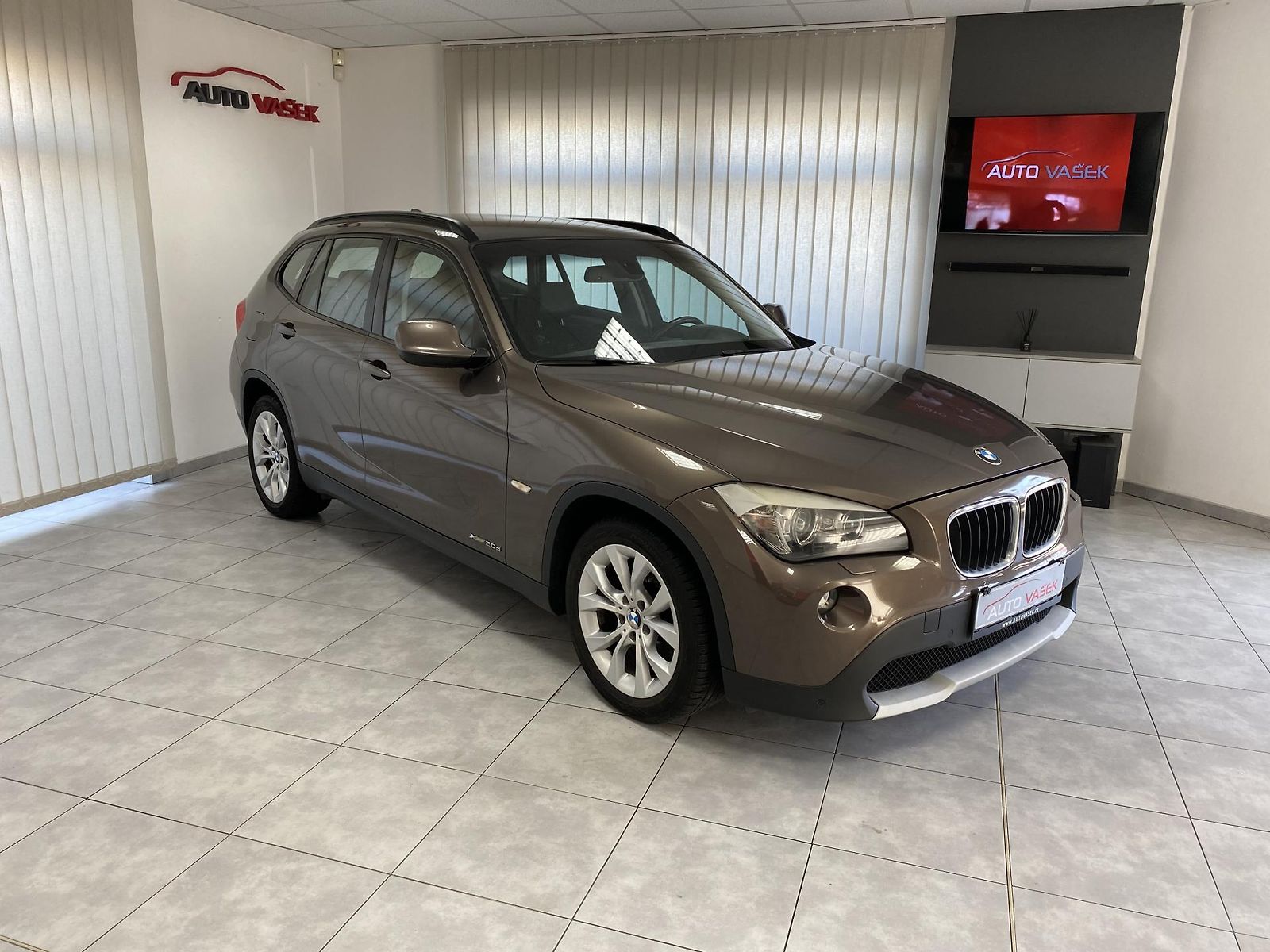 BMW X1 2.0D  XDRIVE REZERVACE 