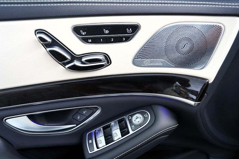 Mercedes-Benz Třídy S S 350d Long 4matic AMG TV - fotka 16 z 50