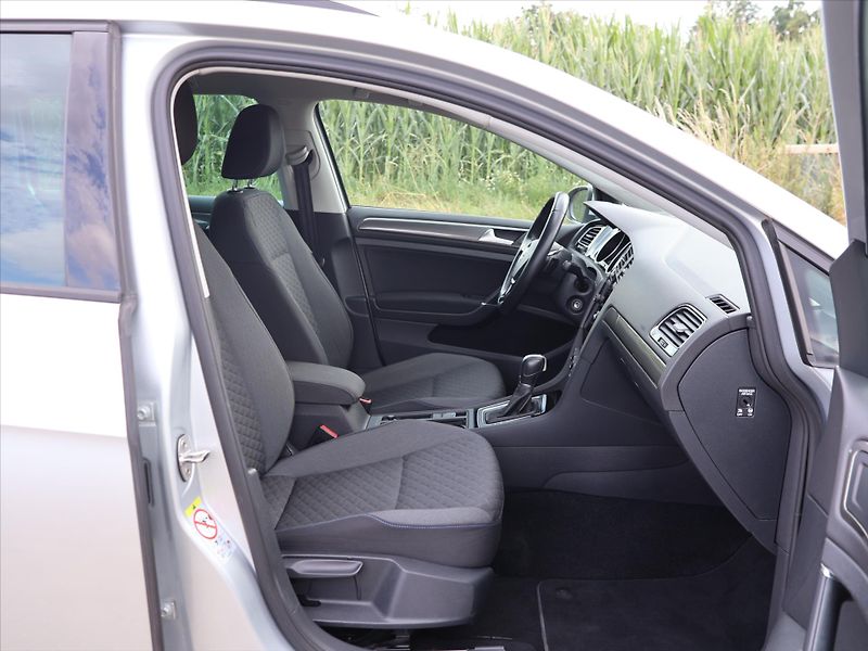 Volkswagen Golf 2.0 TDI 110kW DSG LED Join Taž - fotka 12 z 32