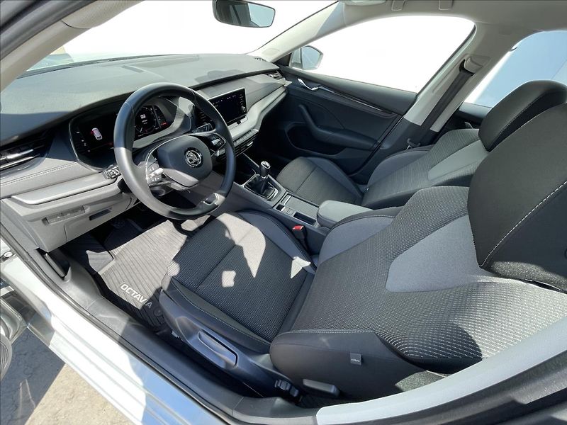 Škoda Octavia 2,0 TDI Combi Ambition Plus - fotka 5 z 22