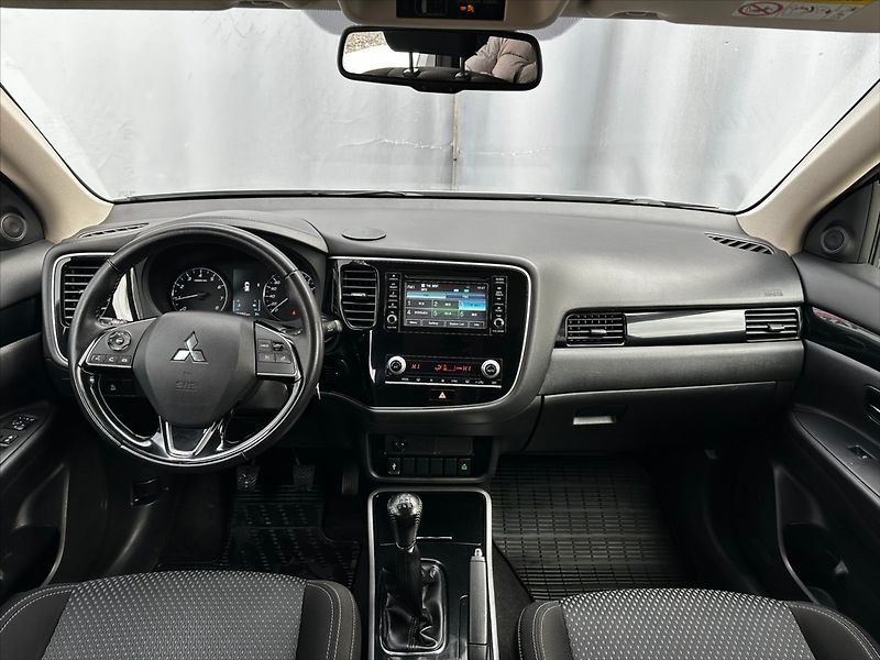Mitsubishi Outlander 2,0 MIVEC, CZ, 1.majitel, DPH! - fotka 15 z 38