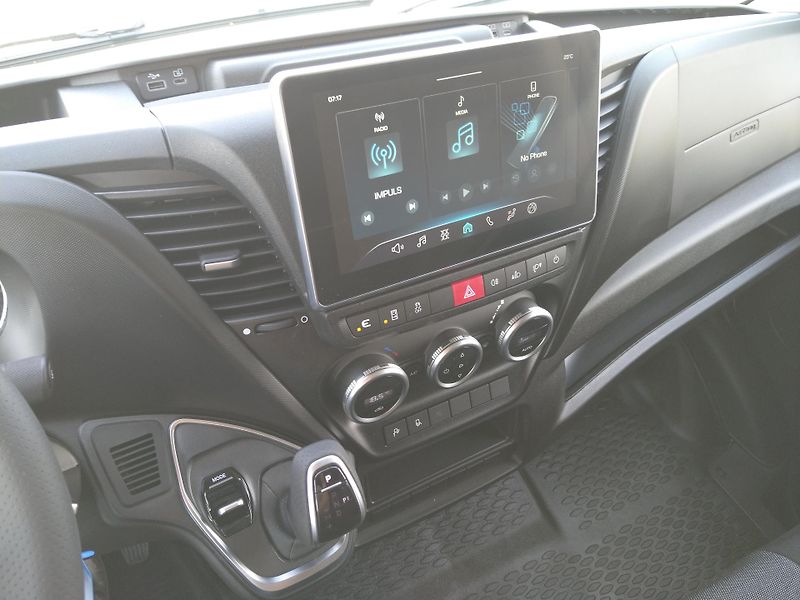 Iveco Daily 35S180 3,0L automat 6 míst - fotka 6 z 11