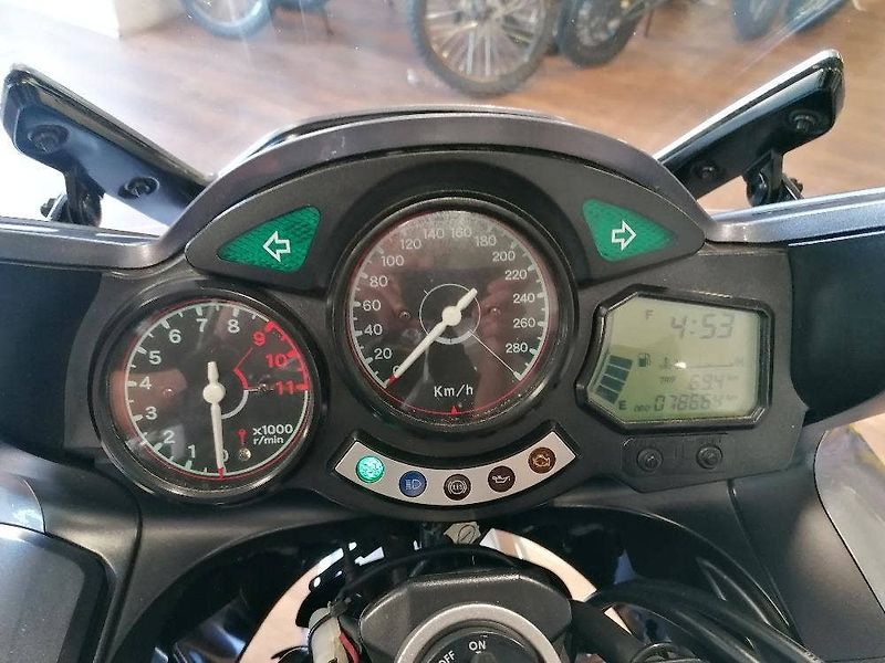 Yamaha FJR 1300 A (2004) - fotka 16 z 20