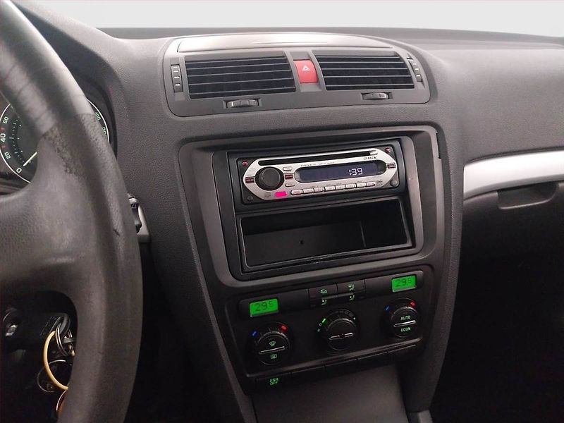 Škoda Octavia (2006) Ambiente 1.9 TDI, Serv.kniha - fotka 12 z 16