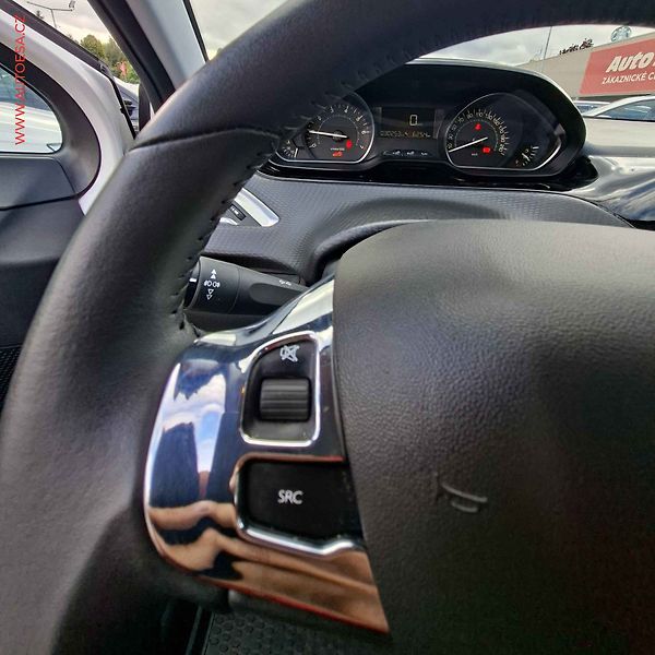 Peugeot 2008 (2019) 1.2PT, 1.maj,ČR, Active, AC - fotka 15 z 19